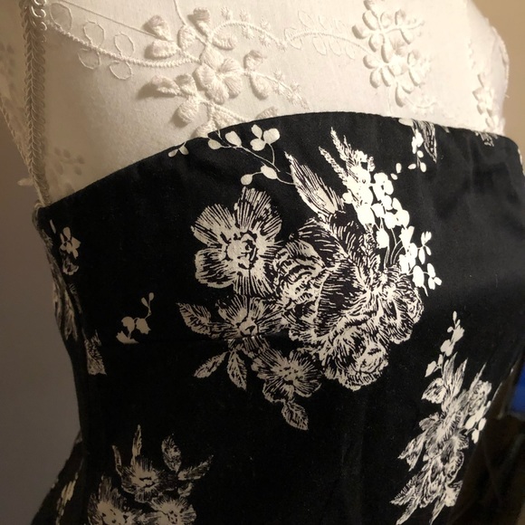 Black and White Floral Dress - Picture 4 of 4